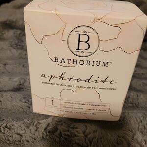 Aphrodite Bathorium Romantic Bath Bomb - Cream and Pink
